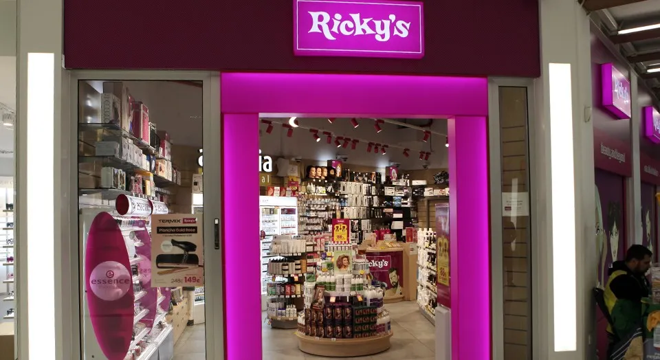 RICKY'S